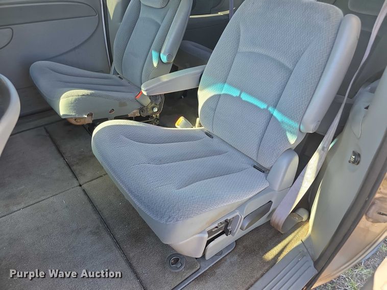 image for item FI0580 2005 Dodge  Grand Caravan  van