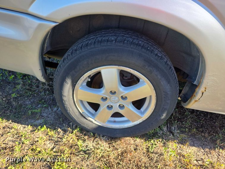image for item FI0580 2005 Dodge  Grand Caravan  van