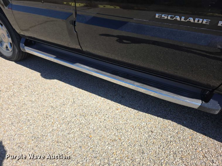 image for item FI0582 2003 Cadillac  Escalade ESV SUV