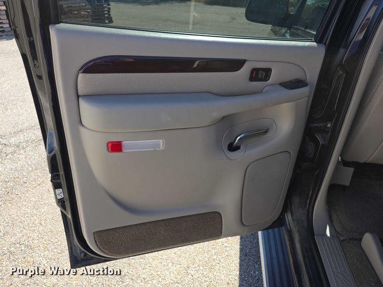 image for item FI0582 2003 Cadillac  Escalade ESV SUV