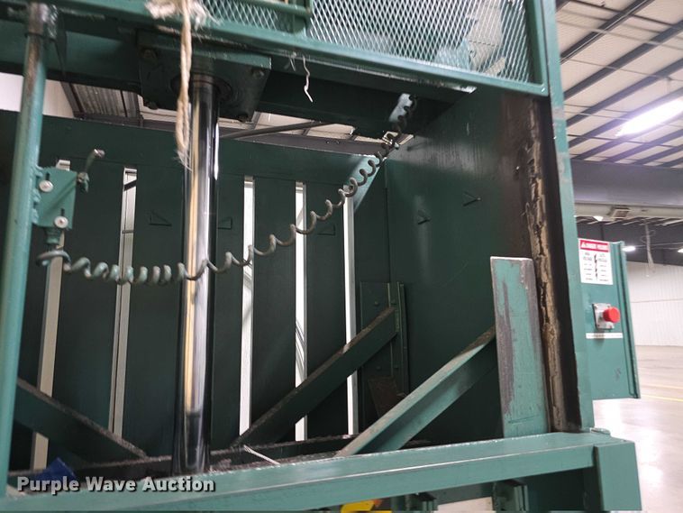 image for item FI0583 2013 Harris V5HD carboard baler