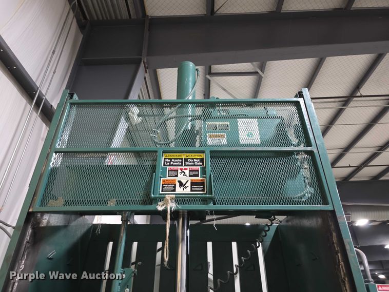 image for item FI0583 2013 Harris V5HD carboard baler