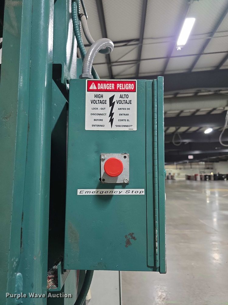 image for item FI0583 2013 Harris V5HD carboard baler