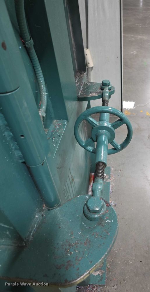 image for item FI0583 2013 Harris V5HD carboard baler