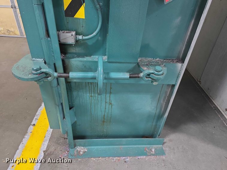 image for item FI0583 2013 Harris V5HD carboard baler