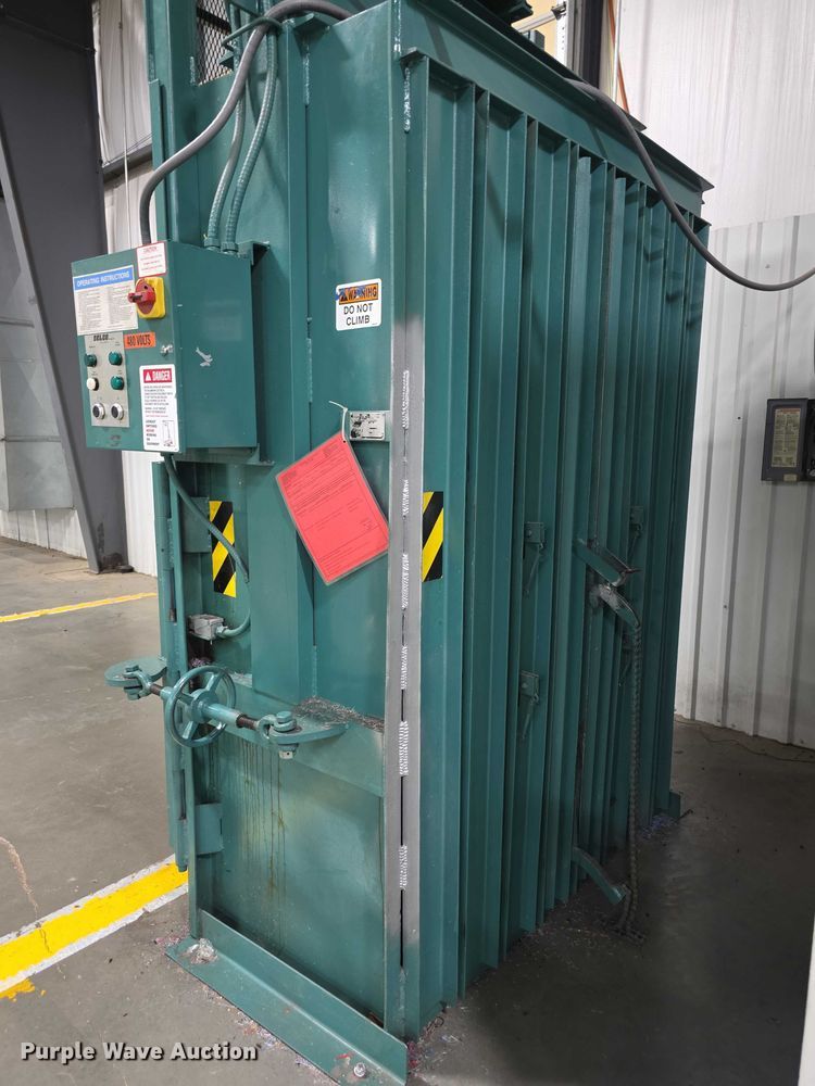 image for item FI0583 2013 Harris V5HD carboard baler