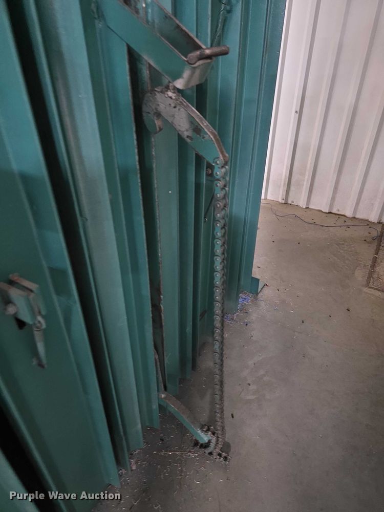 image for item FI0583 2013 Harris V5HD carboard baler