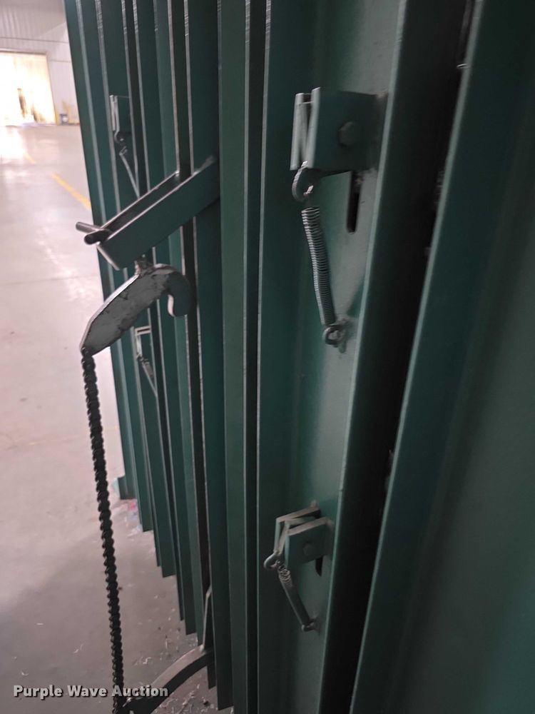 image for item FI0583 2013 Harris V5HD carboard baler