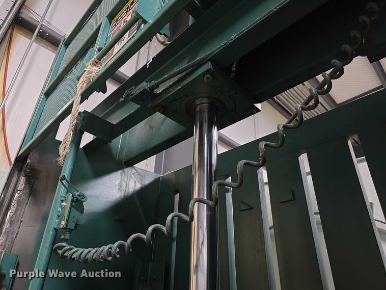 image for item FI0583 2013 Harris V5HD carboard baler