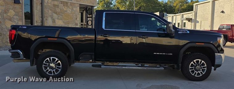 image for item FI0584 2022 GMC Sierra 2500HD SLE Crew Cab pickup truck