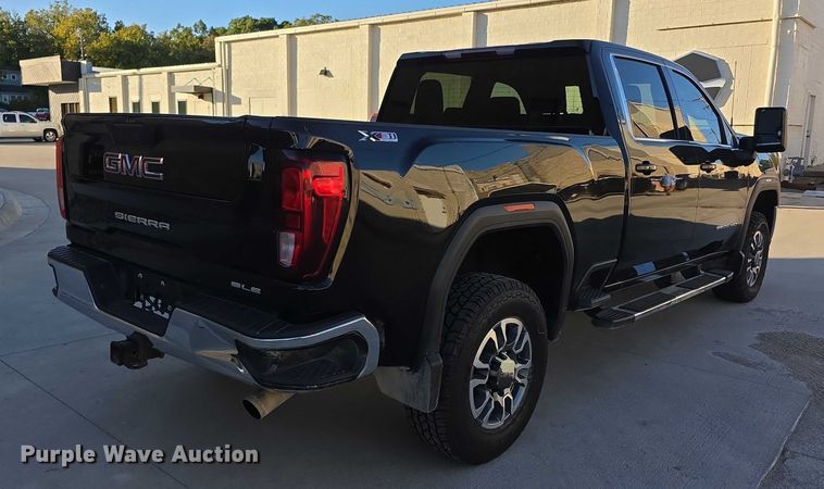 image for item FI0584 2022 GMC Sierra 2500HD SLE Crew Cab pickup truck