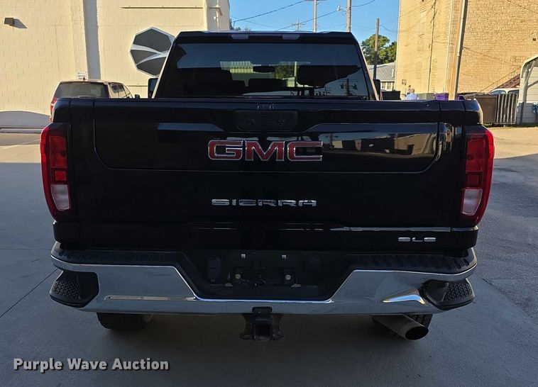 image for item FI0584 2022 GMC Sierra 2500HD SLE Crew Cab pickup truck