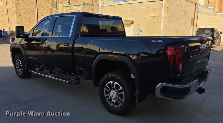 image for item FI0584 2022 GMC Sierra 2500HD SLE Crew Cab pickup truck