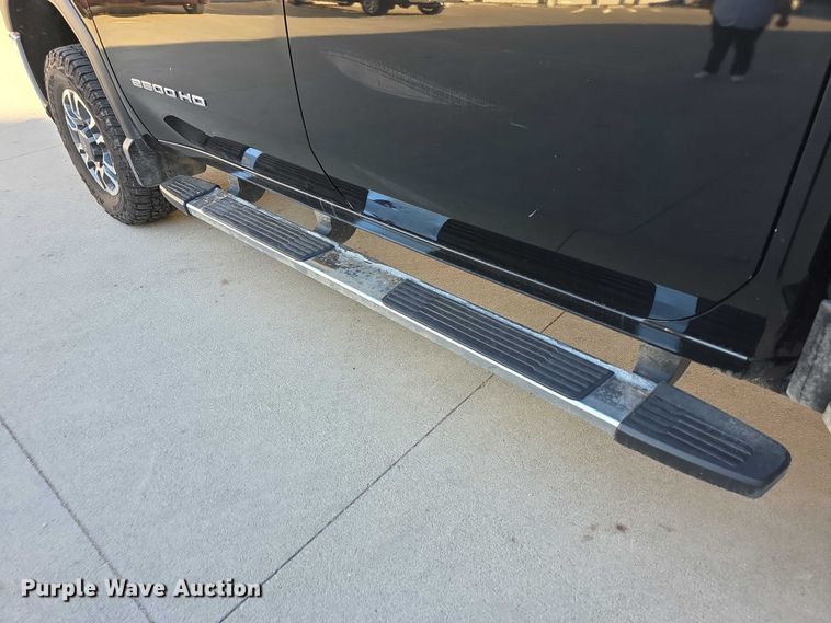 image for item FI0584 2022 GMC Sierra 2500HD SLE Crew Cab pickup truck