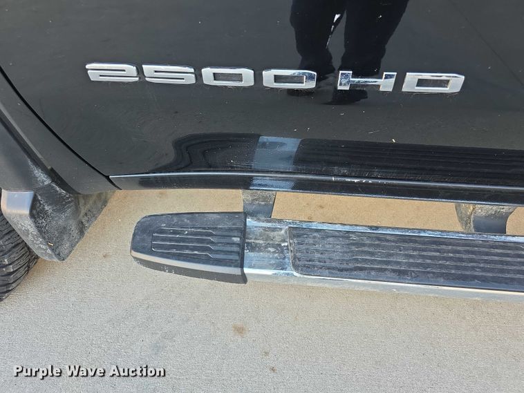 image for item FI0584 2022 GMC Sierra 2500HD SLE Crew Cab pickup truck