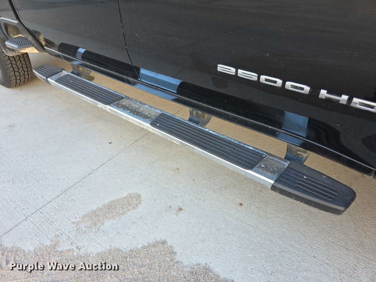 image for item FI0584 2022 GMC Sierra 2500HD SLE Crew Cab pickup truck