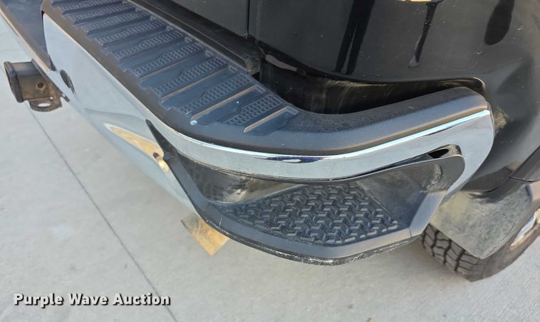 image for item FI0584 2022 GMC Sierra 2500HD SLE Crew Cab pickup truck