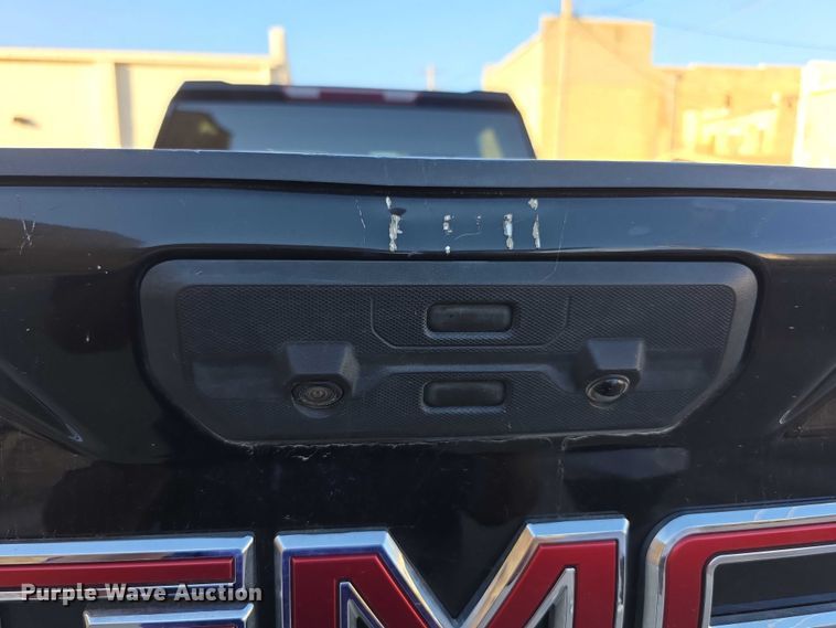 image for item FI0584 2022 GMC Sierra 2500HD SLE Crew Cab pickup truck