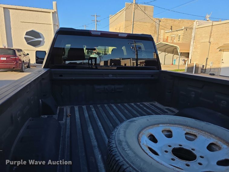 image for item FI0584 2022 GMC Sierra 2500HD SLE Crew Cab pickup truck