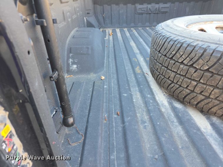 image for item FI0584 2022 GMC Sierra 2500HD SLE Crew Cab pickup truck