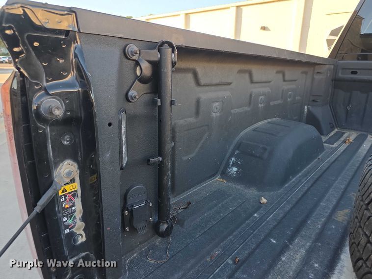 image for item FI0584 2022 GMC Sierra 2500HD SLE Crew Cab pickup truck