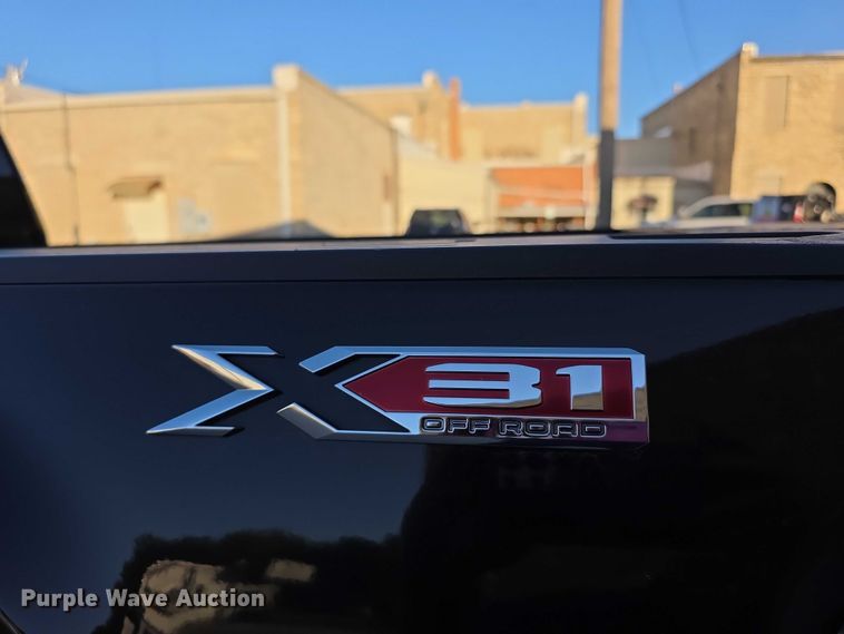 image for item FI0584 2022 GMC Sierra 2500HD SLE Crew Cab pickup truck