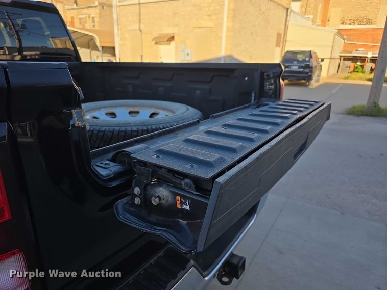 image for item FI0584 2022 GMC Sierra 2500HD SLE Crew Cab pickup truck