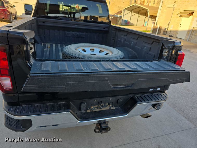 image for item FI0584 2022 GMC Sierra 2500HD SLE Crew Cab pickup truck