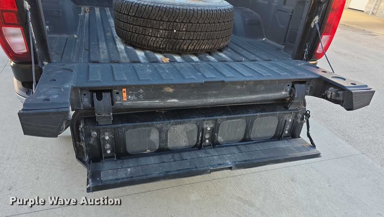 image for item FI0584 2022 GMC Sierra 2500HD SLE Crew Cab pickup truck