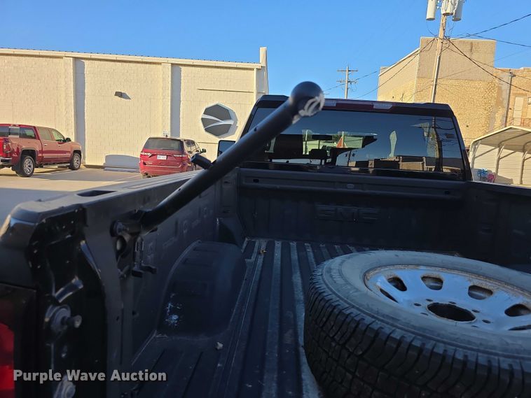 image for item FI0584 2022 GMC Sierra 2500HD SLE Crew Cab pickup truck