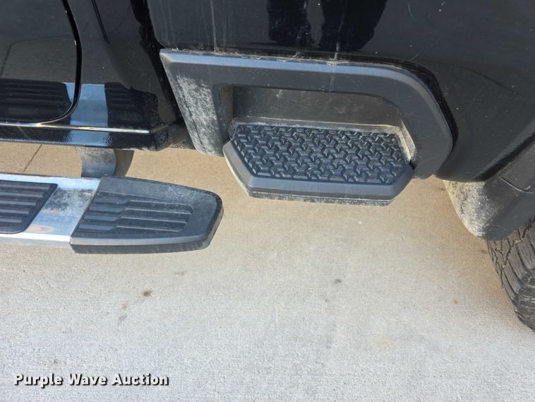 image for item FI0584 2022 GMC Sierra 2500HD SLE Crew Cab pickup truck