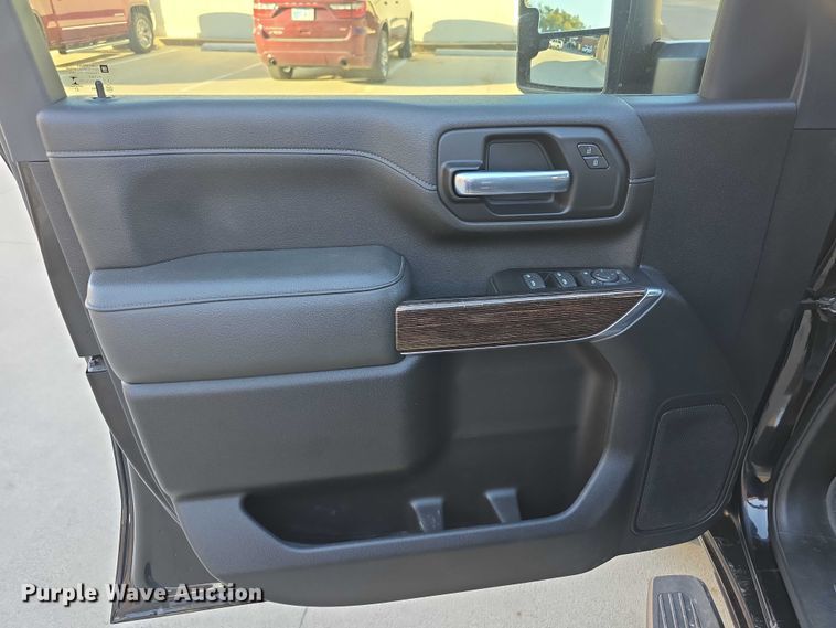 image for item FI0584 2022 GMC Sierra 2500HD SLE Crew Cab pickup truck