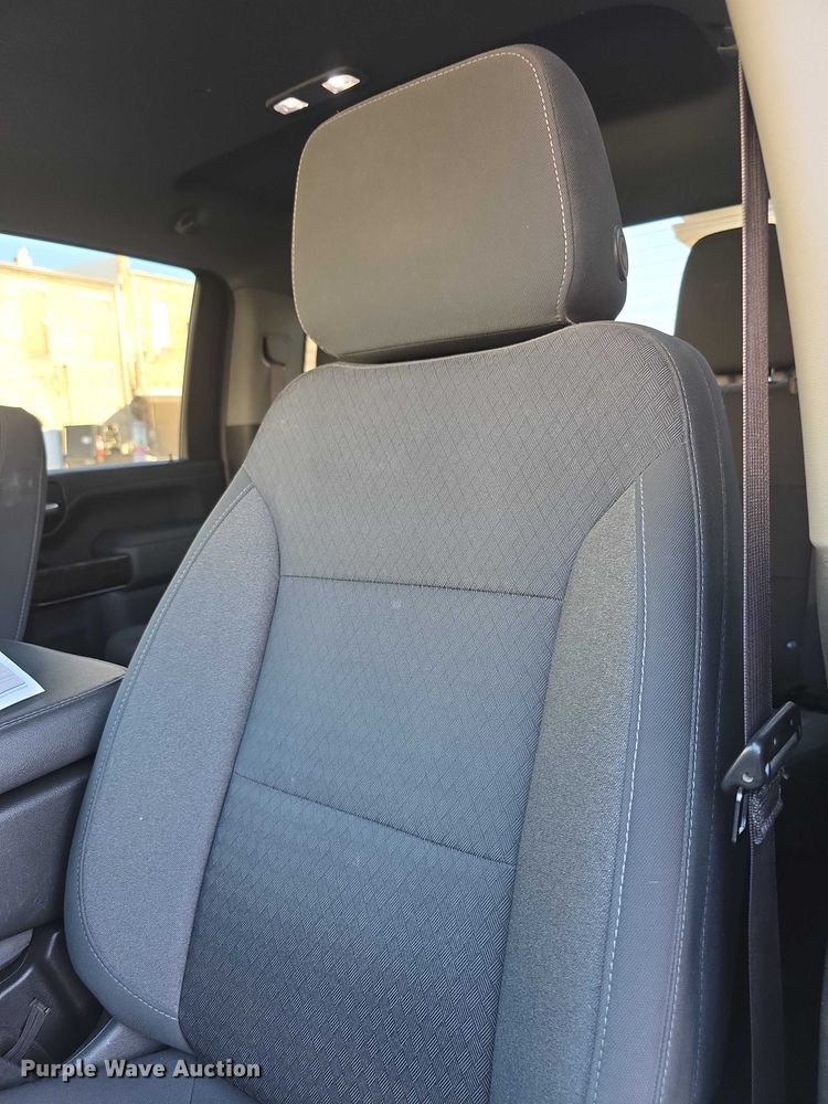 image for item FI0584 2022 GMC Sierra 2500HD SLE Crew Cab pickup truck