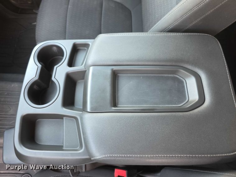 image for item FI0584 2022 GMC Sierra 2500HD SLE Crew Cab pickup truck