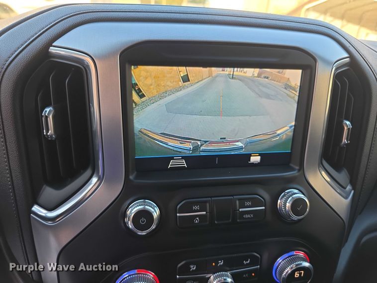 image for item FI0584 2022 GMC Sierra 2500HD SLE Crew Cab pickup truck