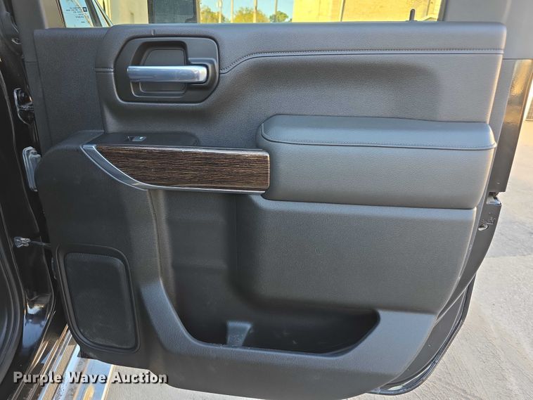 image for item FI0584 2022 GMC Sierra 2500HD SLE Crew Cab pickup truck