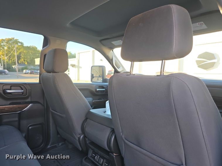 image for item FI0584 2022 GMC Sierra 2500HD SLE Crew Cab pickup truck