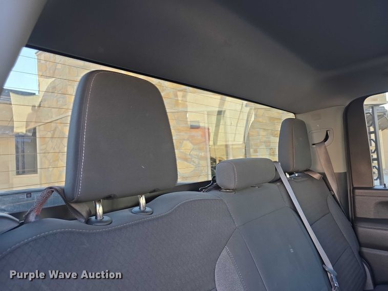 image for item FI0584 2022 GMC Sierra 2500HD SLE Crew Cab pickup truck