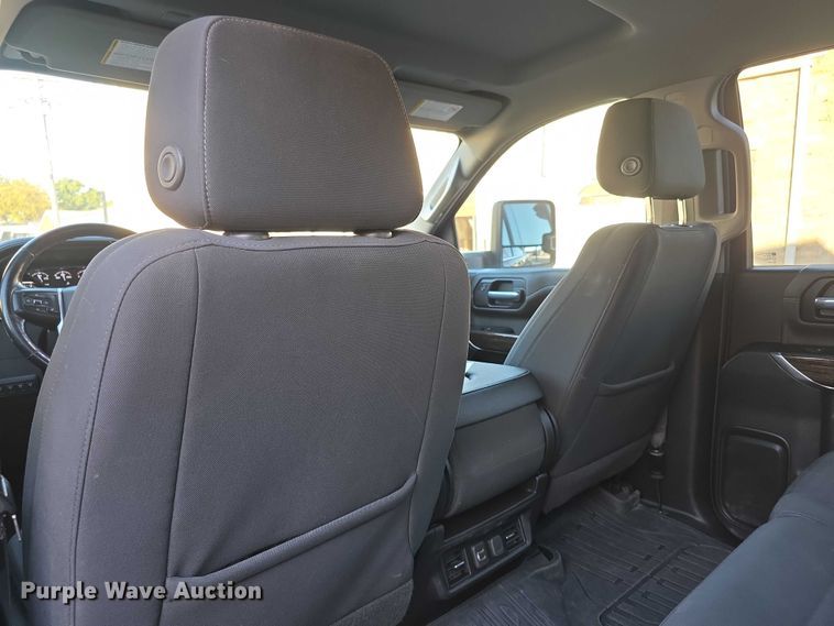 image for item FI0584 2022 GMC Sierra 2500HD SLE Crew Cab pickup truck