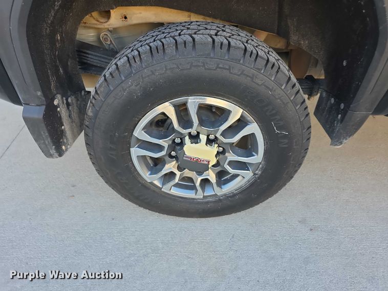 image for item FI0584 2022 GMC Sierra 2500HD SLE Crew Cab pickup truck