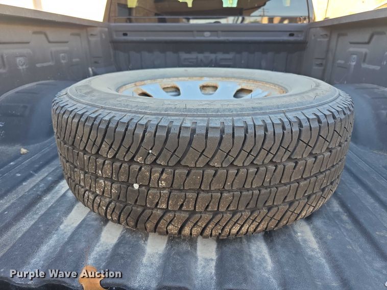 image for item FI0584 2022 GMC Sierra 2500HD SLE Crew Cab pickup truck