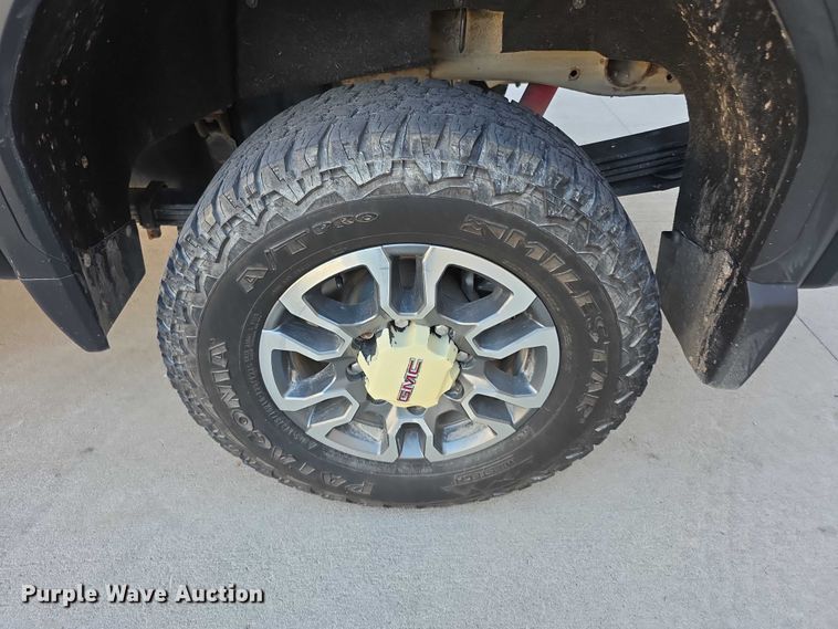 image for item FI0584 2022 GMC Sierra 2500HD SLE Crew Cab pickup truck