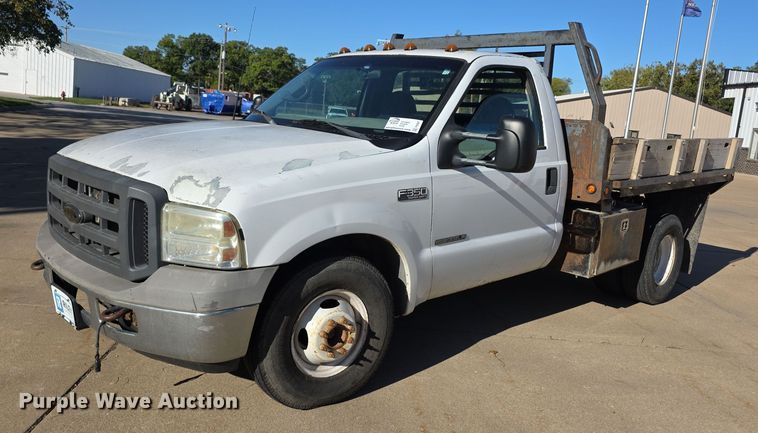 image for item FI0587 2003 Ford F350 Super Duty XL dump flatbed pickup truck