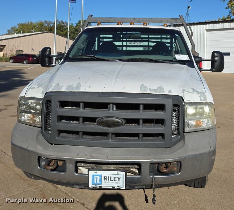 image for item FI0587 2003 Ford F350 Super Duty XL dump flatbed pickup truck