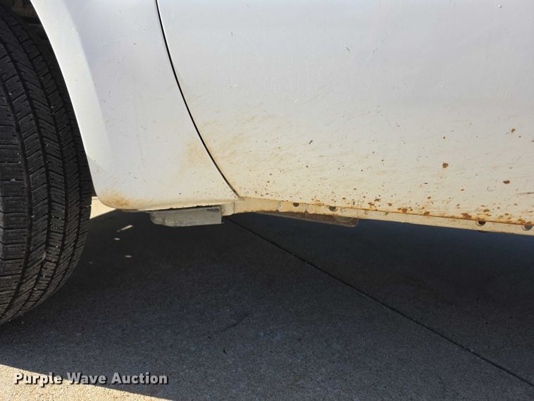 image for item FI0587 2003 Ford F350 Super Duty XL dump flatbed pickup truck