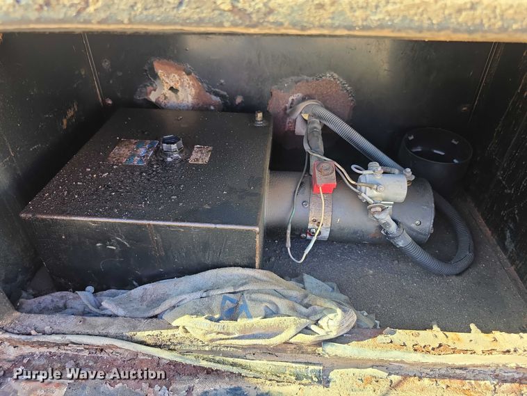 image for item FI0587 2003 Ford F350 Super Duty XL dump flatbed pickup truck