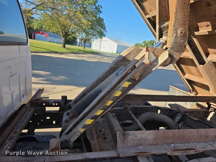 image for item FI0587 2003 Ford F350 Super Duty XL dump flatbed pickup truck
