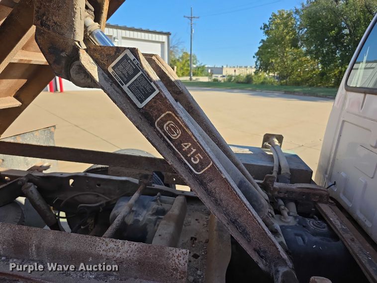 image for item FI0587 2003 Ford F350 Super Duty XL dump flatbed pickup truck