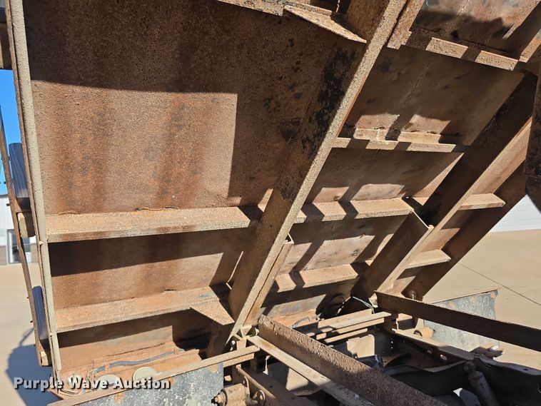 image for item FI0587 2003 Ford F350 Super Duty XL dump flatbed pickup truck