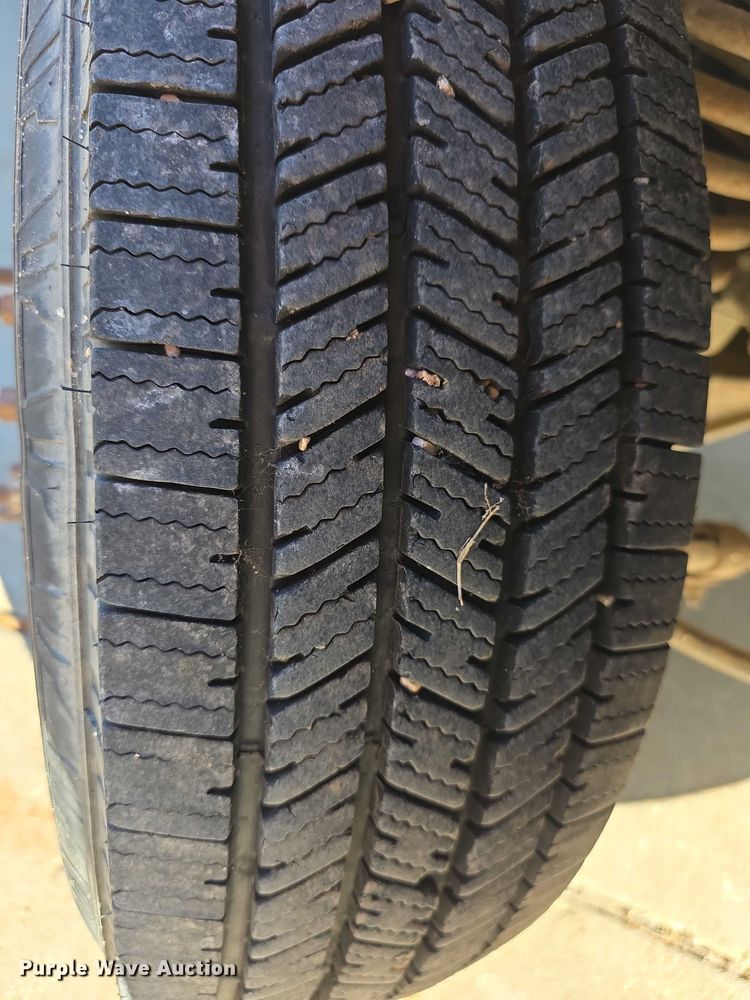 image for item FI0587 2003 Ford F350 Super Duty XL dump flatbed pickup truck